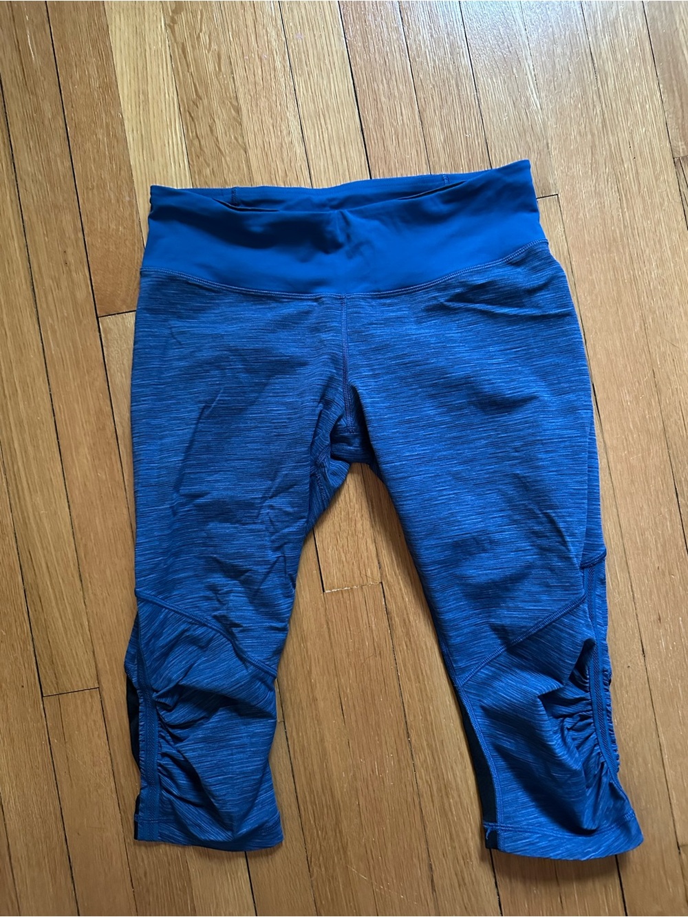 Lululemon size 10 Blue Capri Leggings with Ruched Cuff